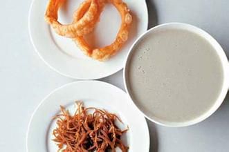 北京豆汁和焦圈.jpg