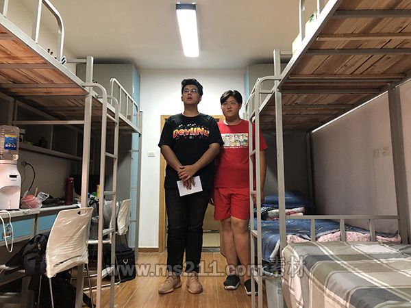 两人的宿舍 本文图均为 澎湃新闻记者 周琦 实习生 高亮 图