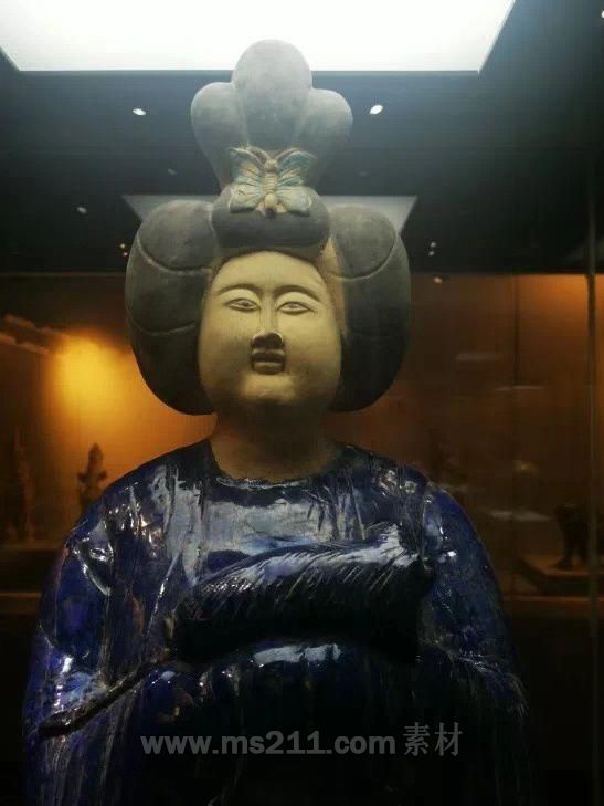 10月8日，公众号“江上说的”作者江上在重庆大学博物馆拍摄的唐三彩人物塑像。 受访者供图